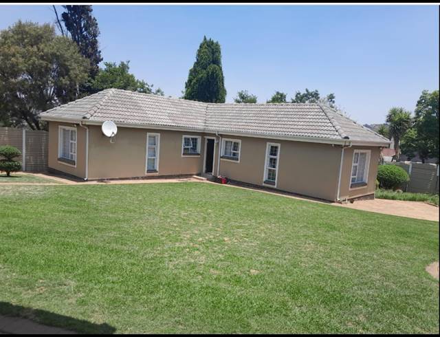 5 BEDROOM HOUSE FOR SALE IN MONDEOR